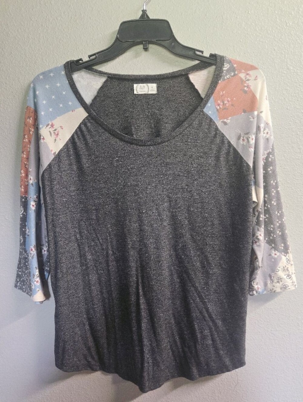 NWOT! 24/7 Maurices Gray Patchwork Sleeve Baseball Tee